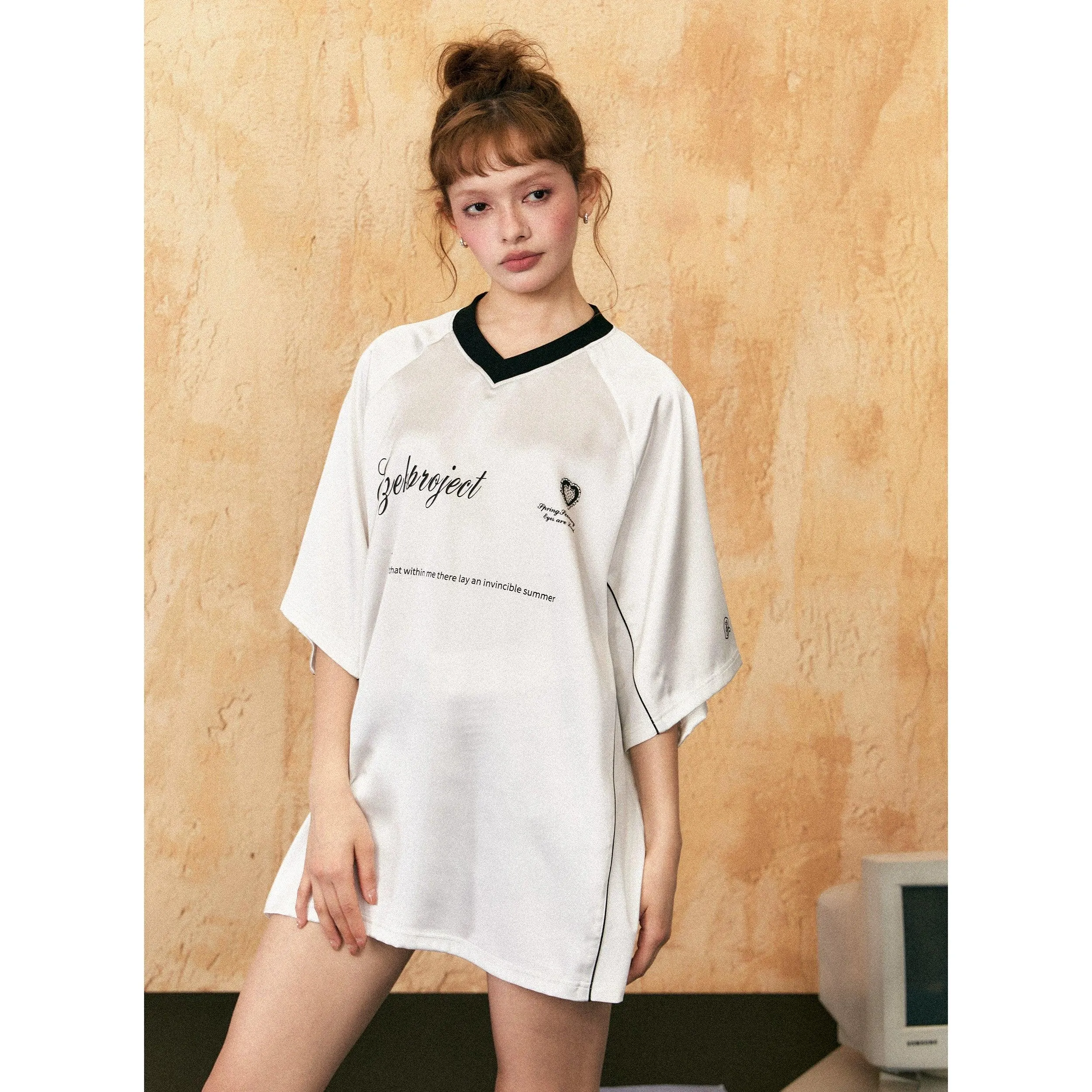 Ezek Feelproject Oversized Graphic T-Shirt - Unisex V-Neck Jersey With Contrast Trim And Logo Print